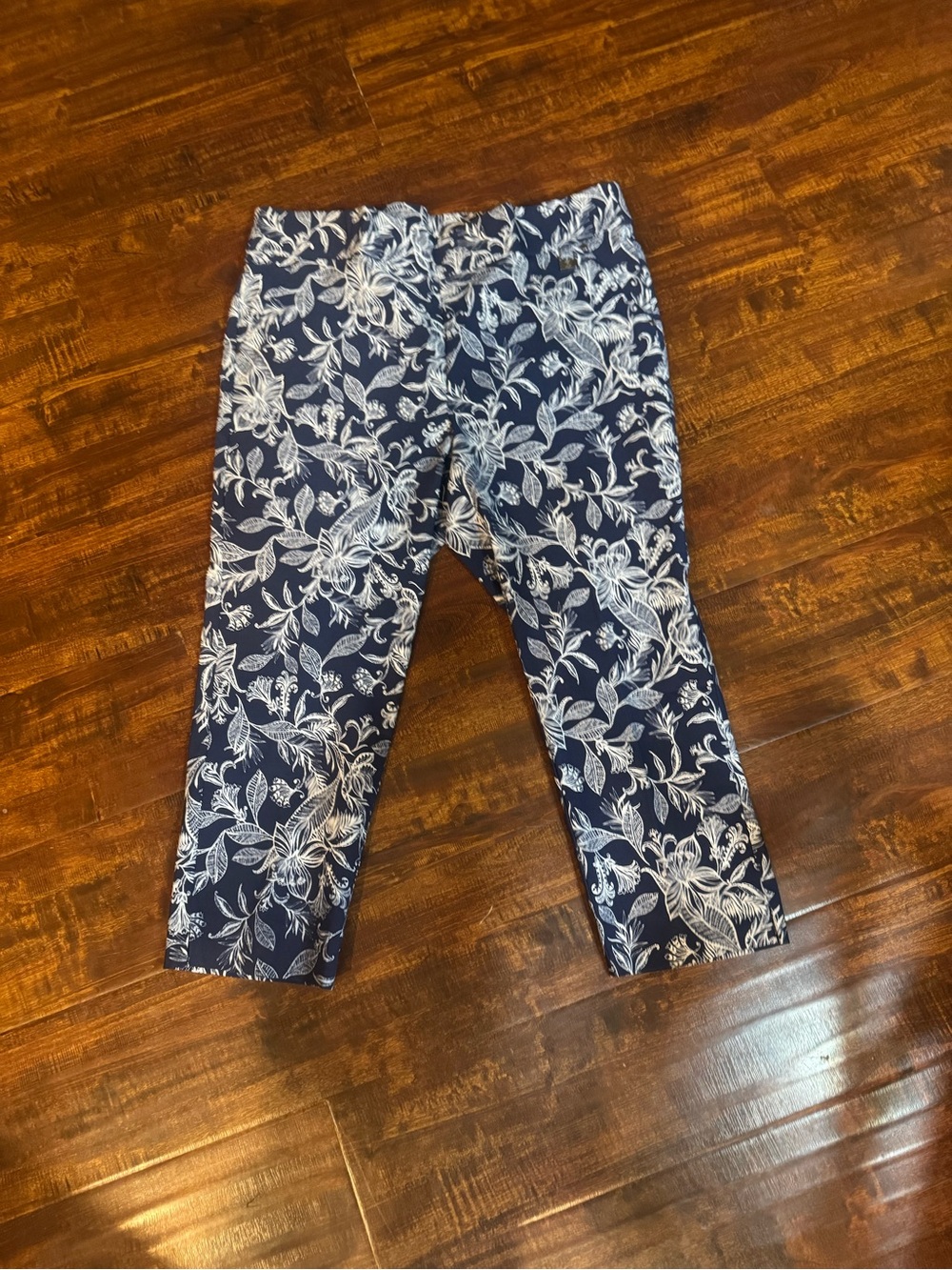 Rafaella Navy and White Floral Cropped Pants